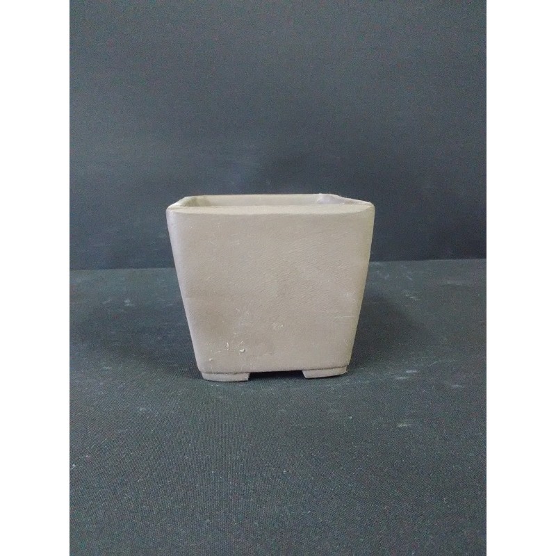Maceta cuadrada 8.5x8.5x7.3cm. Maceta cuadrada 8.5x8.5x7.3cm.