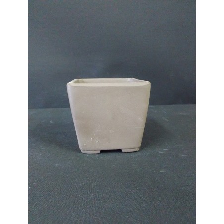 Maceta cuadrada 8.5x8.5x7.3cm.